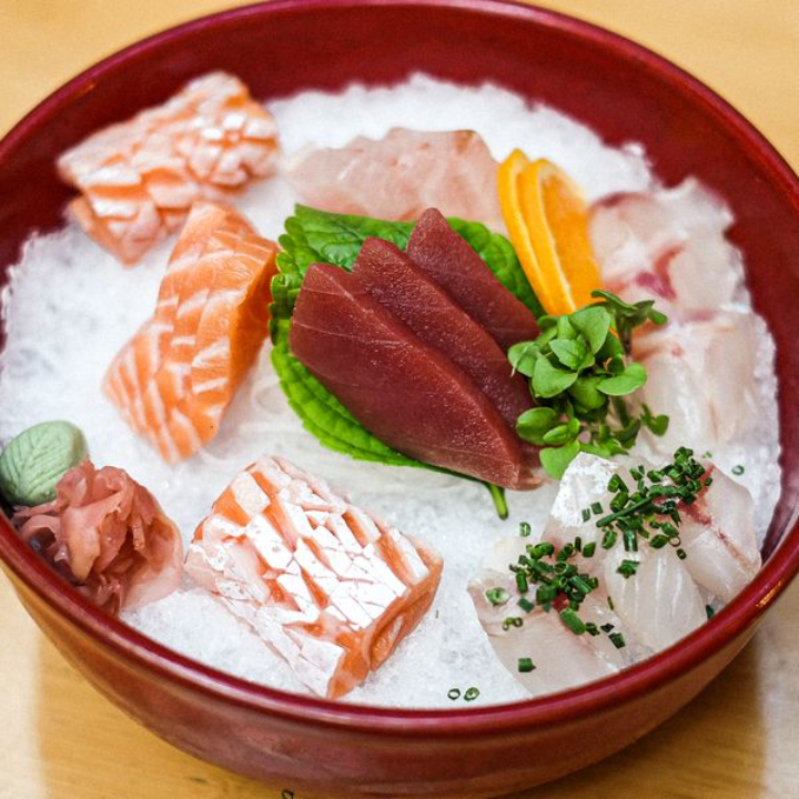 Kisetsu Sashimi. 15 peças de sashimi variado sobre gelo. 28.5 EUR. Japanese, Sushi, Asian