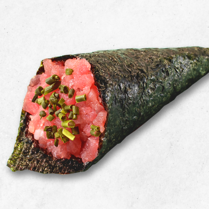 Temaki de atum. Atum, cebolinho e arroz de sushi. 12.5 EUR. Japanese, Sushi, Asian