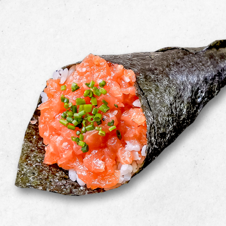 Temaki de salmão. Salmão, cebolinho e arroz de sushi. 7 EUR. Japanese, Sushi, Asian