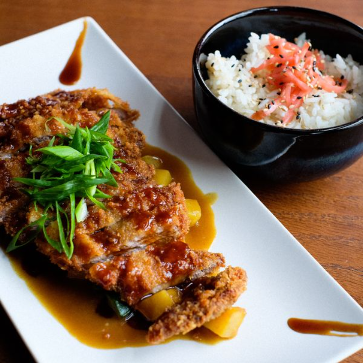 Katsu Curry. Panado de porco com caril japonês com arroz gohan e miso shiru. 13.5 EUR. Japanese, Sushi, Asian