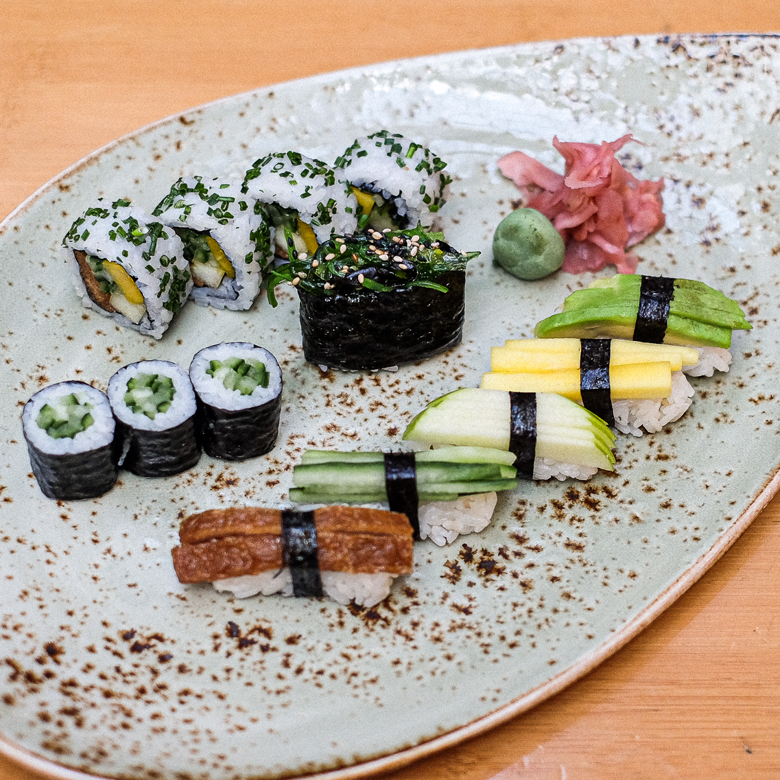 Yasai Sushi. 13 peças de sushi vegetariano em nigiri, maki e gunkan. 15.5 EUR. Japanese, Sushi, Asian. Vegetarian