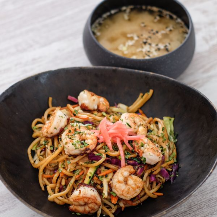 Ebi Yakisoba. Massa de trigo salteada com camarão, legumes do dia e miso shiru. 13 EUR. Japanese, Sushi, Asian