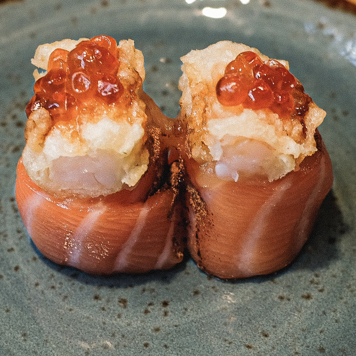 Gunkan Apple. Salmão, doce de maçã, camarão em tempura, canela e ikura. 8.5 EUR. Japanese, Sushi, Asian