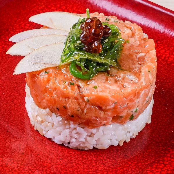 Salmon Tartar. Salmon fillet over sushi rice with sliced ​​apple, wakame, Japanese mayonnaise and ikura. 9.5 EUR. Japanese, Sushi, Asian