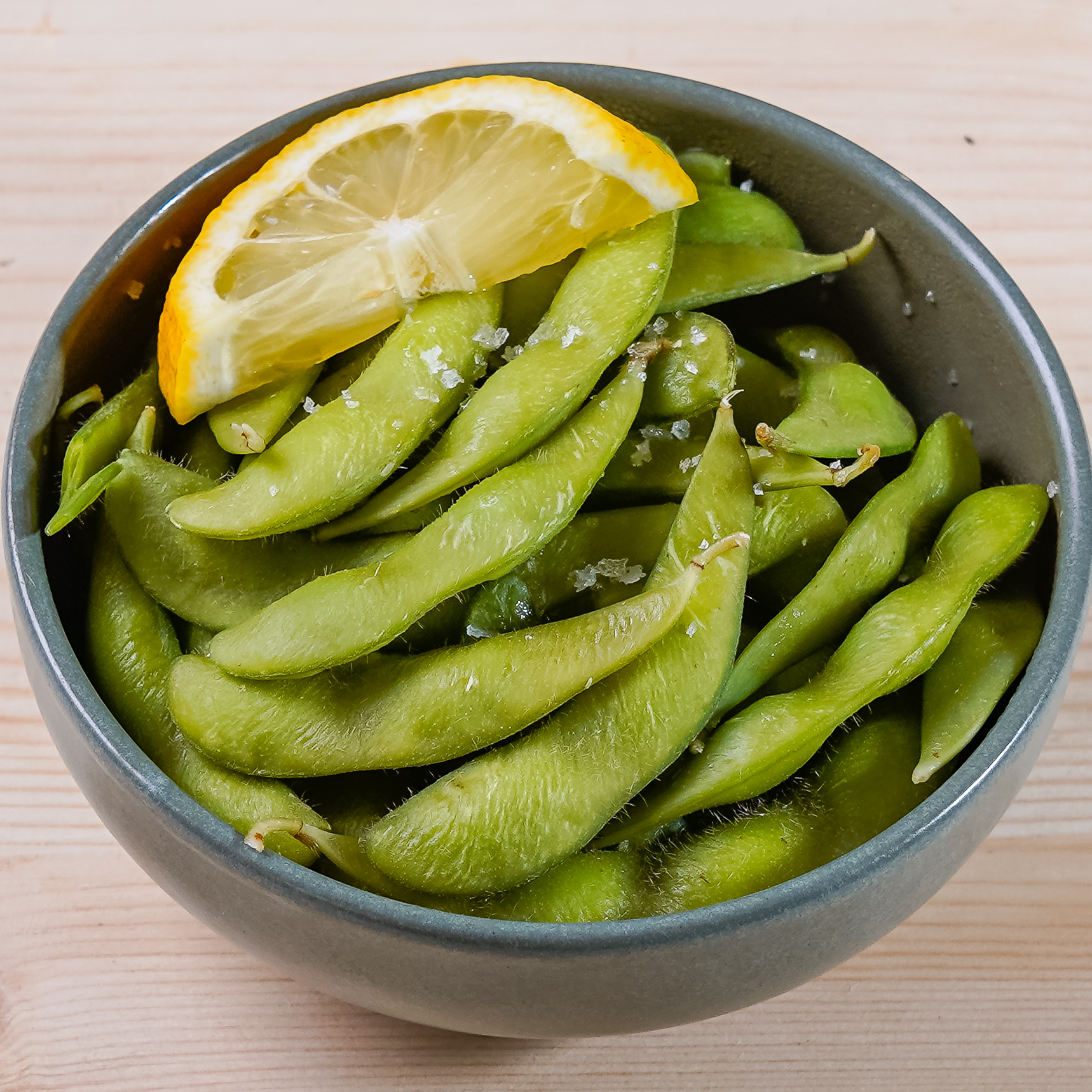 Edamame. Warm soybeans in pods with fleur de sel. 5 EUR. Japanese, Sushi, Asian